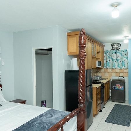 Finest Accommodation Oxford Manor One Bedroom Apt # 27 Kingston Eksteriør billede