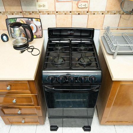 Finest Accommodation Oxford Manor One Bedroom Apt # 27 Kingston Eksteriør billede