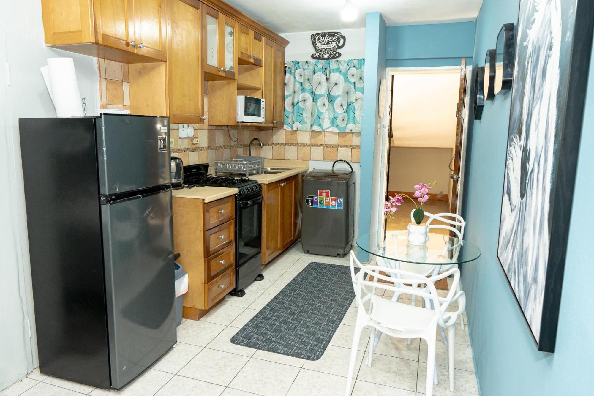 Finest Accommodation Oxford Manor One Bedroom Apt # 27 Kingston Eksteriør billede