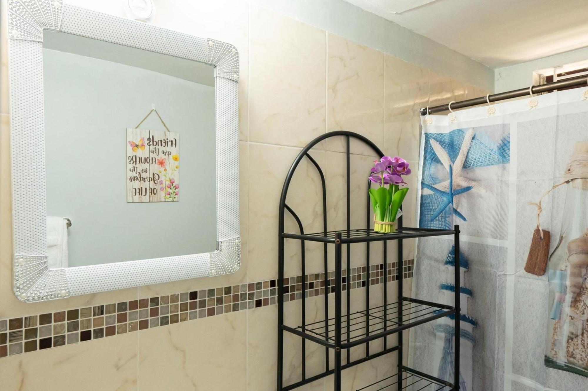 Finest Accommodation Oxford Manor One Bedroom Apt # 27 Kingston Eksteriør billede