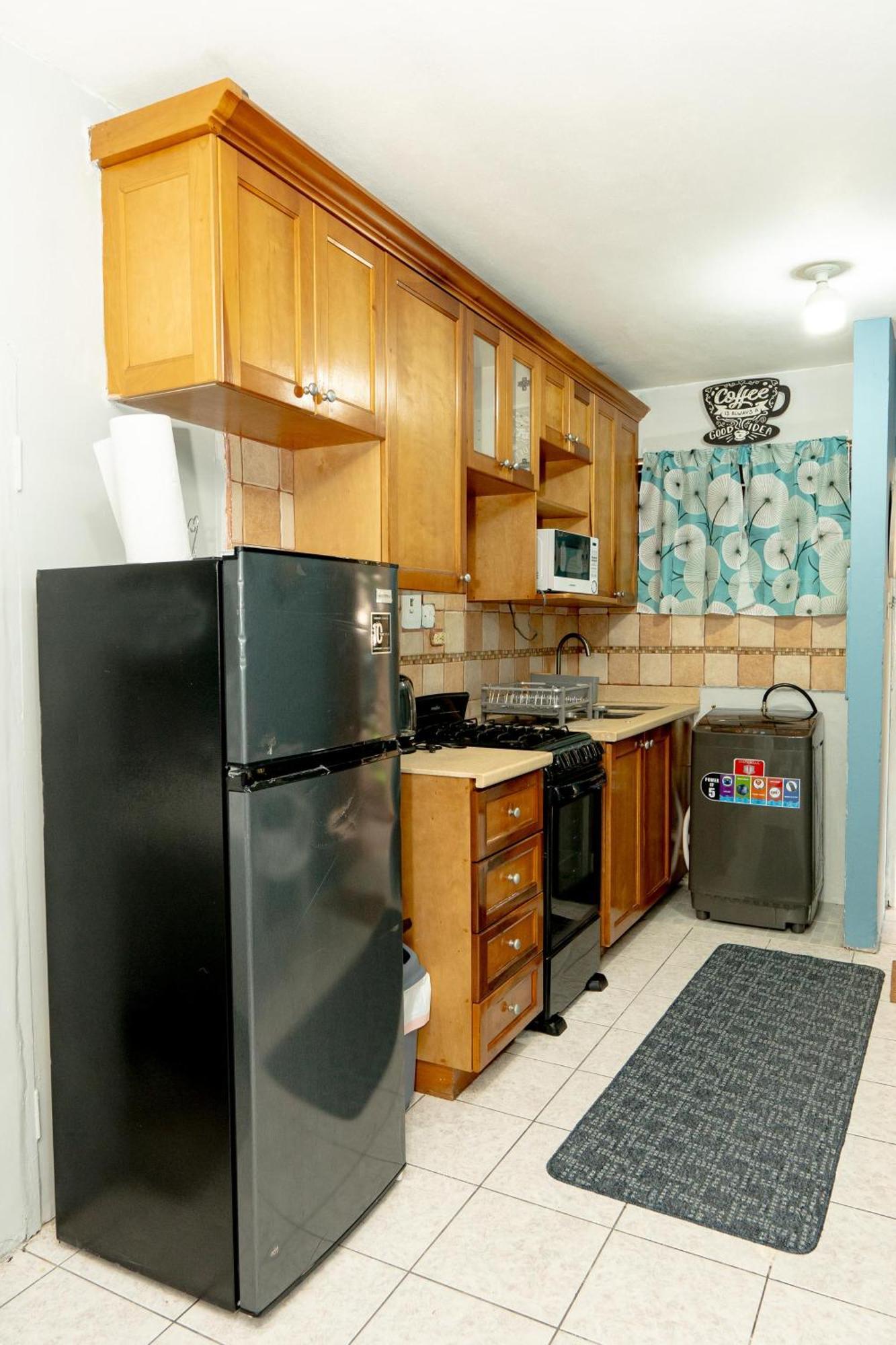 Finest Accommodation Oxford Manor One Bedroom Apt # 27 Kingston Eksteriør billede